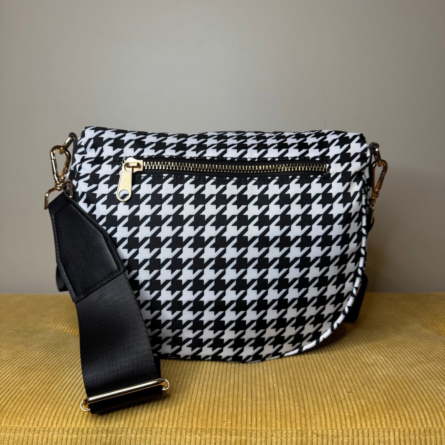 The Roni Nylon Crossbody - Houndstooth